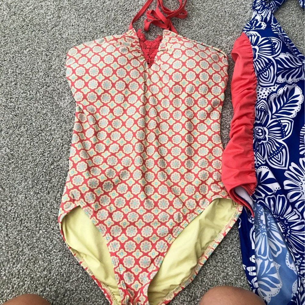 Halter 1 piece swim - Picture 2 of 6